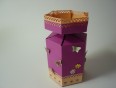 Škatlica, 6-kotna v obliki grajskega stolpa.