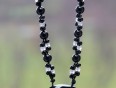 Ogrlica iz fimo mase v črni in beli barvi