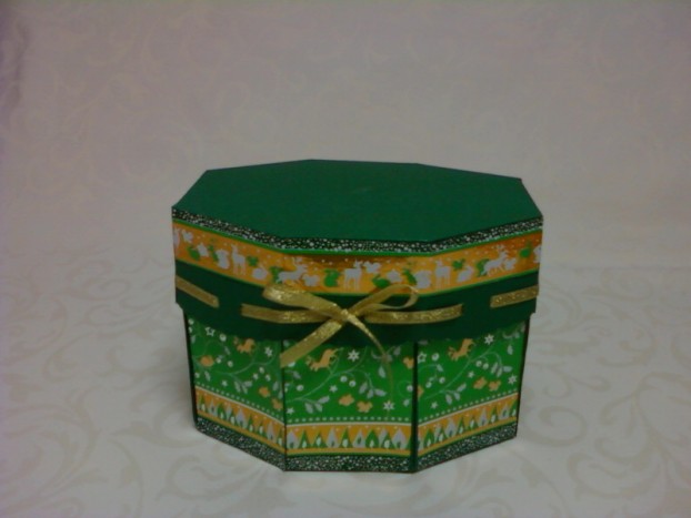 Škatlica - Škatlica iz papirja, ovalne - 6kotne oblike Vel: 18,0 x 12,5 x 13,0 cm