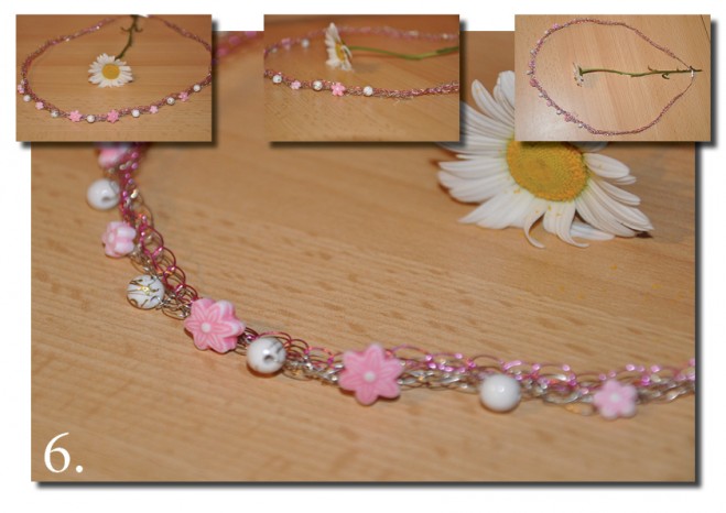 Kvačkanje žice - Preprosta verižica z belo-roza perlicami, ki so v obliki rožic prepletene s srebrno in roza žico.