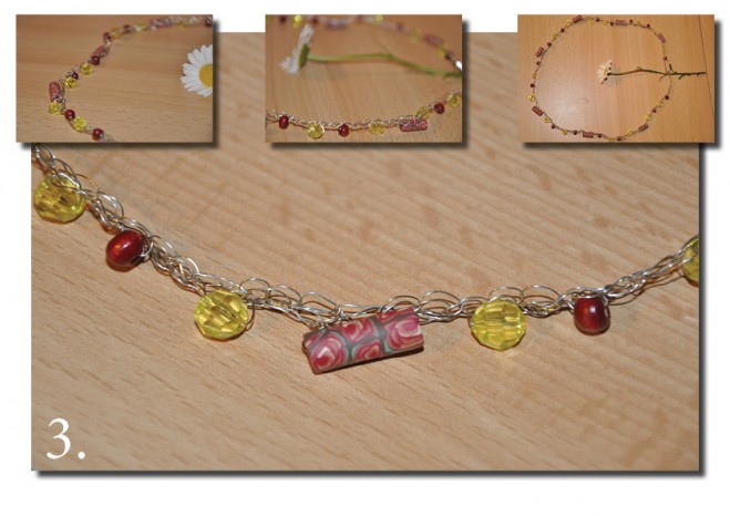 Kvačkanje žice - Rumeno-temno rdeče perlice in fimo perlice podolgovate oblike z rožnatim vzorcem prepletene s srebrno žico.