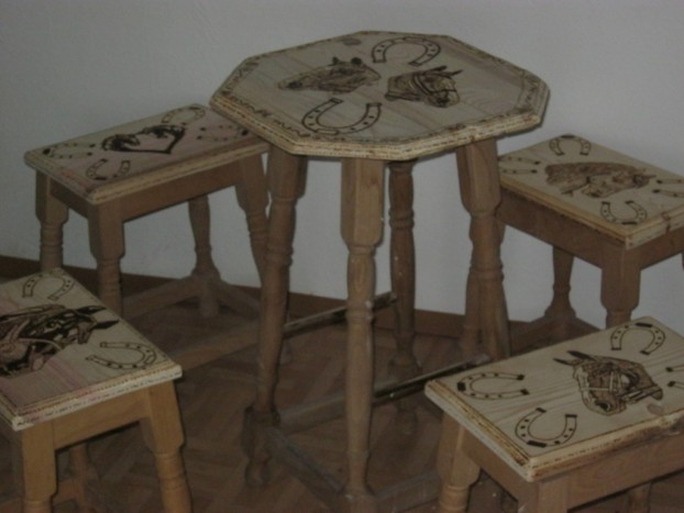 kluska mizica in 4 stoli - klubska mizica s stoli 100 eur