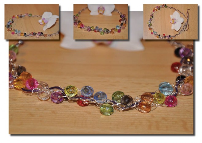 Kvačkanje žice - Različne barve perlic prepletene s srebrno žico in temno vijolično vrvico. Primerna za vse barve oblačil.