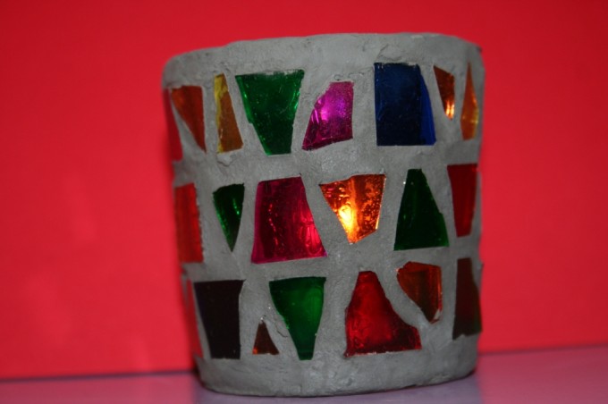 Mozaik iz barvnih stekelc: steklena posodica za svečko - 