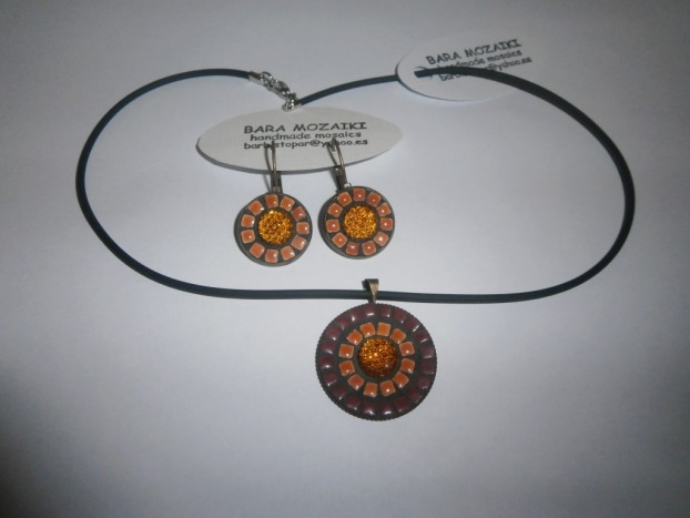 Komplet uhanov in ogrlice v rjavo oranžni - mozaična tehnika - 