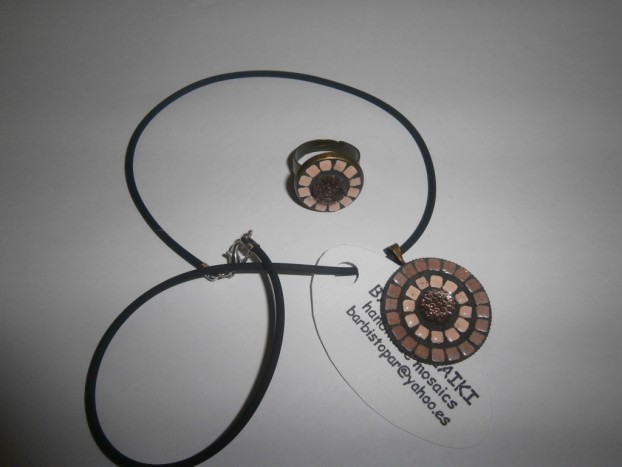 Komplet prstana in ogrlice v modnih barvah - mozaična tehnika - 