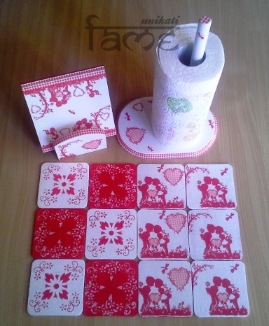 podstavki za kozarce Love - komplet podstavkov za kozarce s stojalom za papirnate brisačke