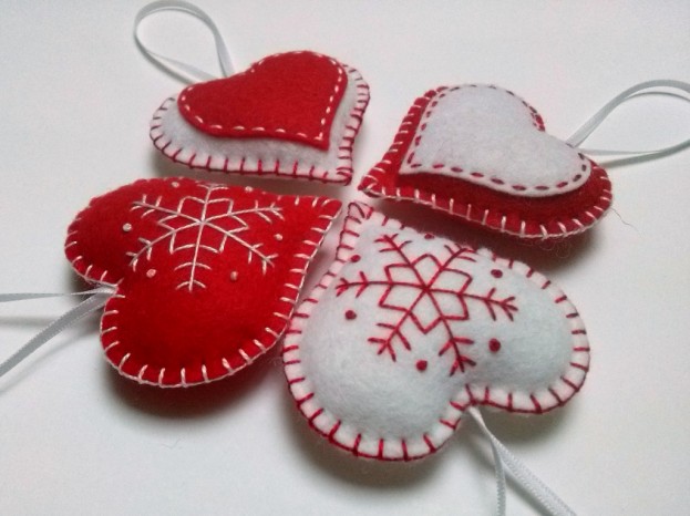 Božični okraski - rdeče bela srca - 
