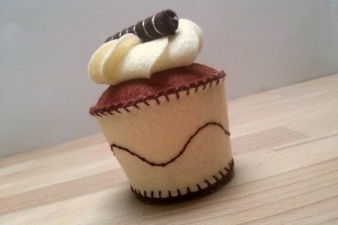 Fake food cupcake - tiramisu - 