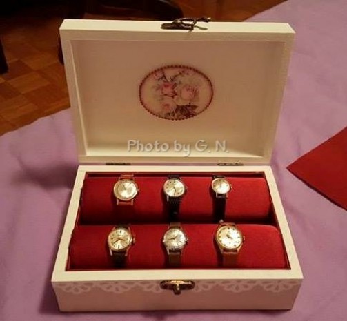 škatla za ženske zapestne ure (6-8) - ... z &amp;quot;glavnimi igralci&amp;quot; - urami zadovoljne stranke