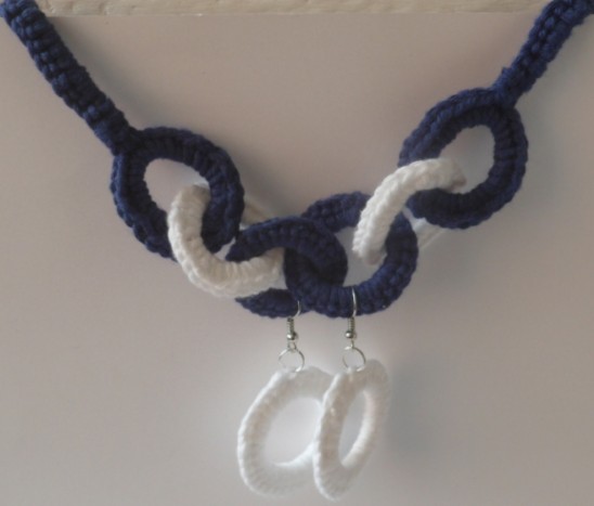 Kvačkana ogrlica in uhani - krogi v mornarskem stilu - 