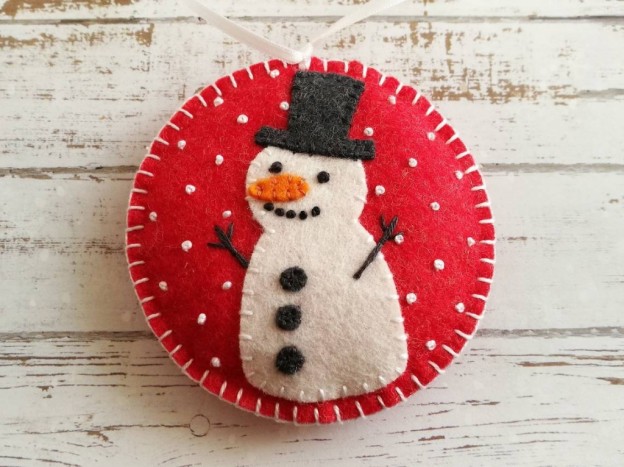 Božični okraski - snežak na rdečem ozadju - 