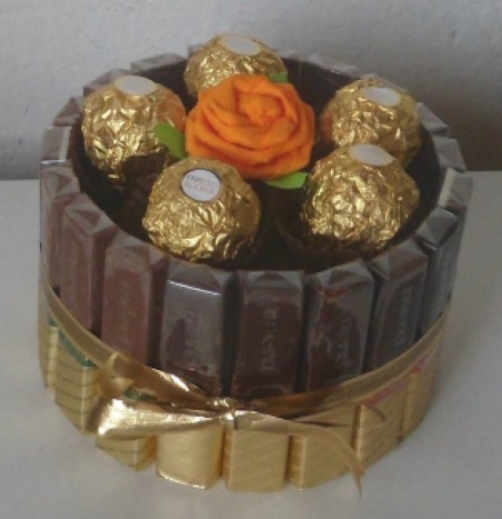 "Torta" iz čokoladic in čokolatinov - 