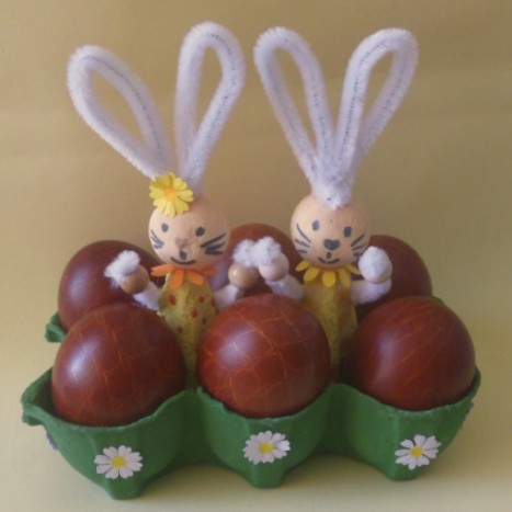 Zajček in zajklja - posodica za čokoladna jajčka ali pirhe - 