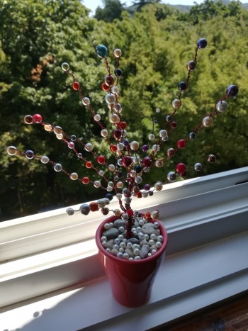 Drevesce z pisanimi perlami - Wire tree z večbarvnimi perlami