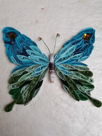 metulj v modrih in zelenih barvah - V quilling tehniki narejen metulj v modro in zelenih barvah