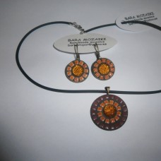 Komplet uhanov in ogrlice v rjavo oranžni - mozaična tehnika