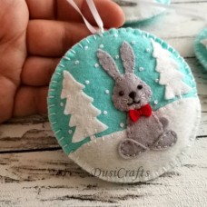 Božični okraski - zajček na modrem ozadju