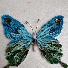 metulj v modrih in zelenih barvah